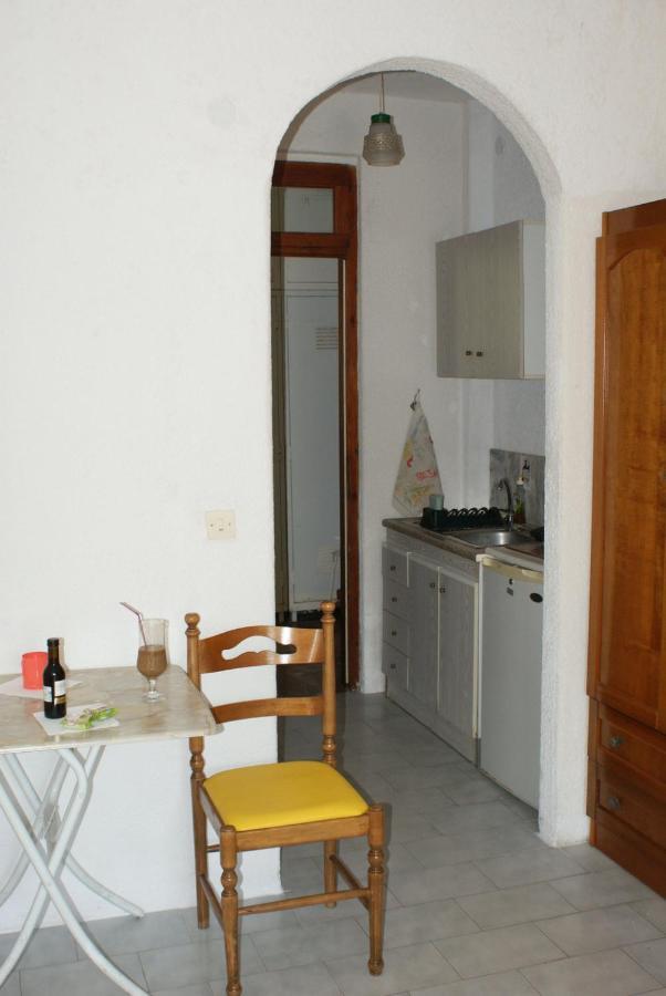 Hotel Agni -Enoikiazomena Diamerizmata Kallithea  Ngoại thất bức ảnh
